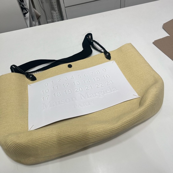 Maison Margiela embossed logo-patch raffia tote Beach Bag! Brand New w tags! - Picture 4 of 14